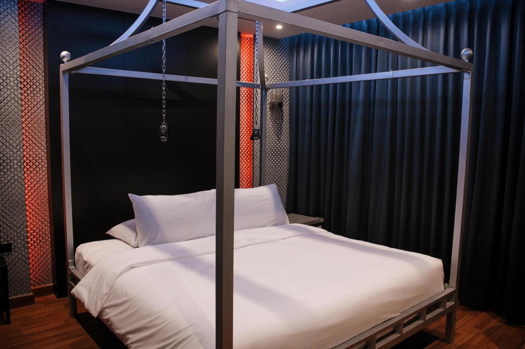 G Boutique Silom Hotel Bangkok Exterior photo