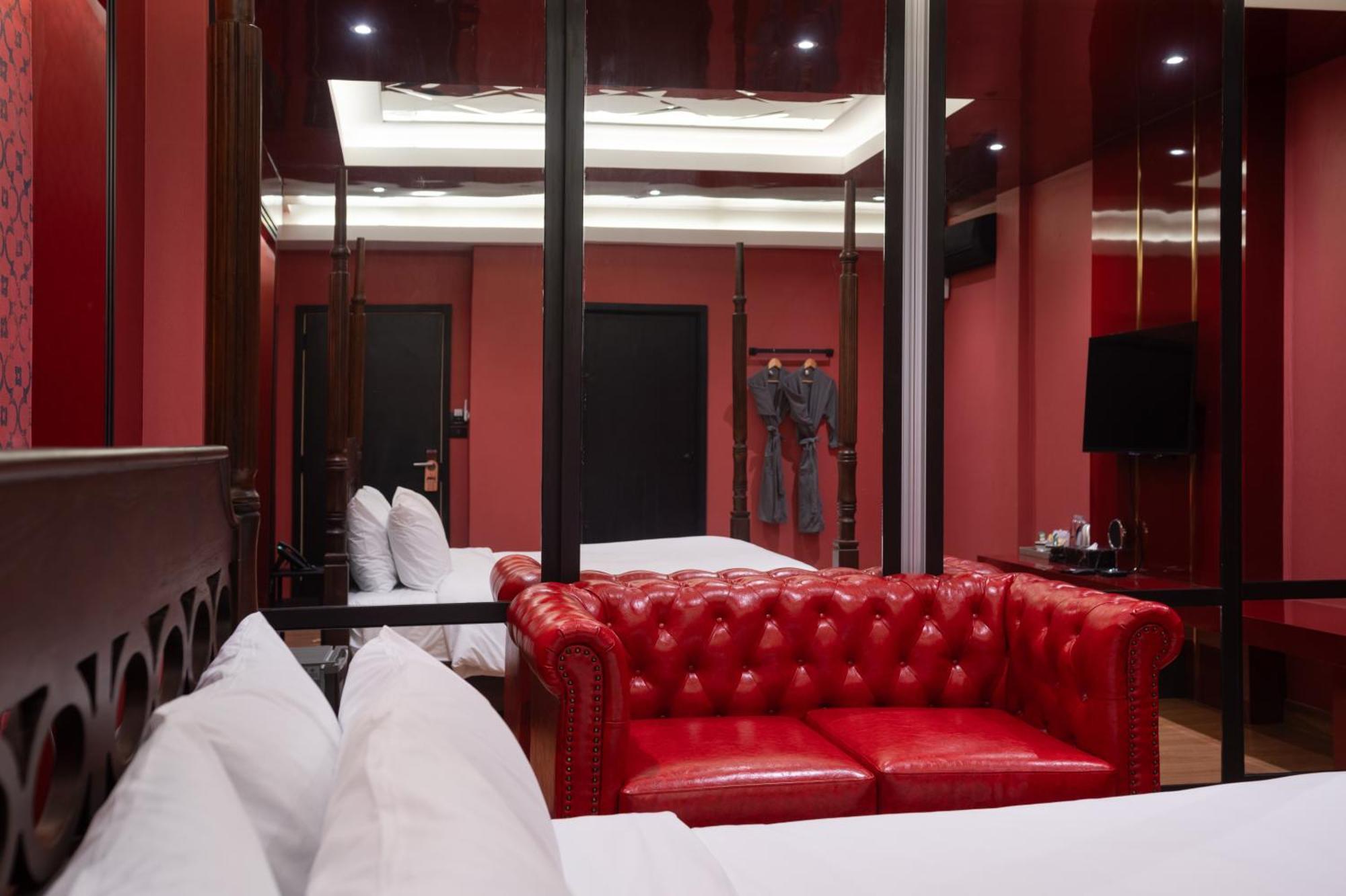 G Boutique Silom Hotel Bangkok Exterior photo