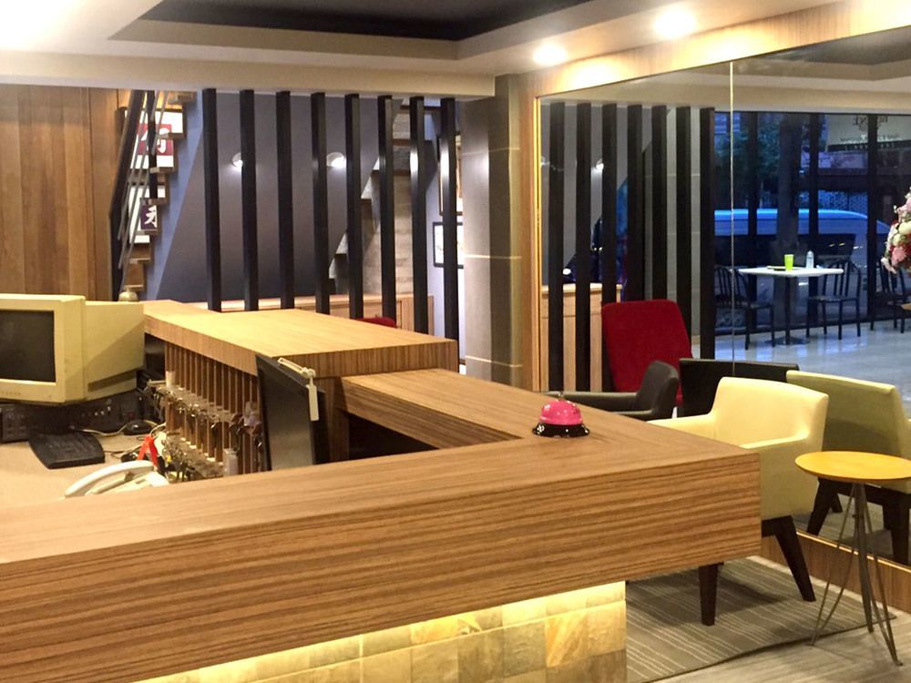 G Boutique Silom Hotel Bangkok Exterior photo