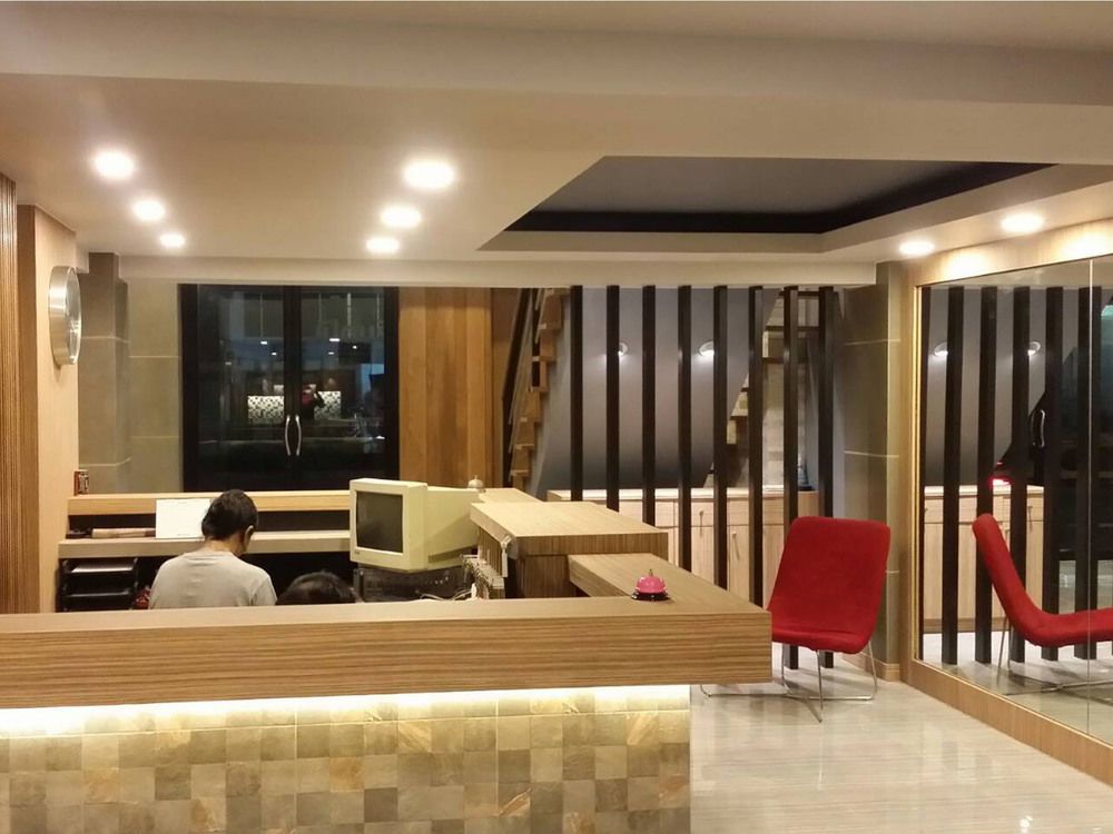 G Boutique Silom Hotel Bangkok Exterior photo